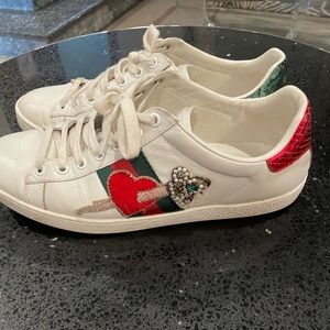 Women’s Gucci sneakers white color